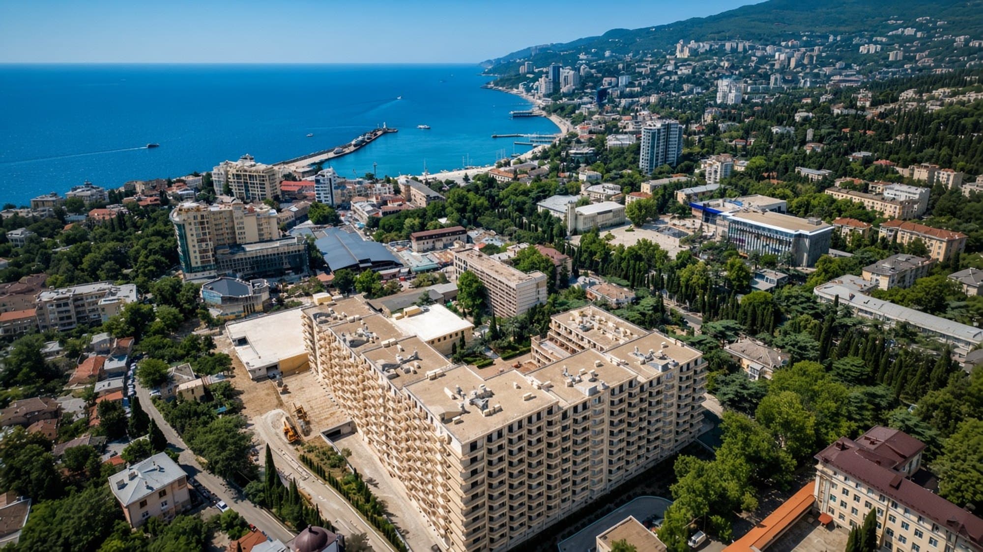 Московский квартал, Ялта — ЖК «Московский квартал» — квартиры в Ялте на улице Московской, 15. Светло-бежевы