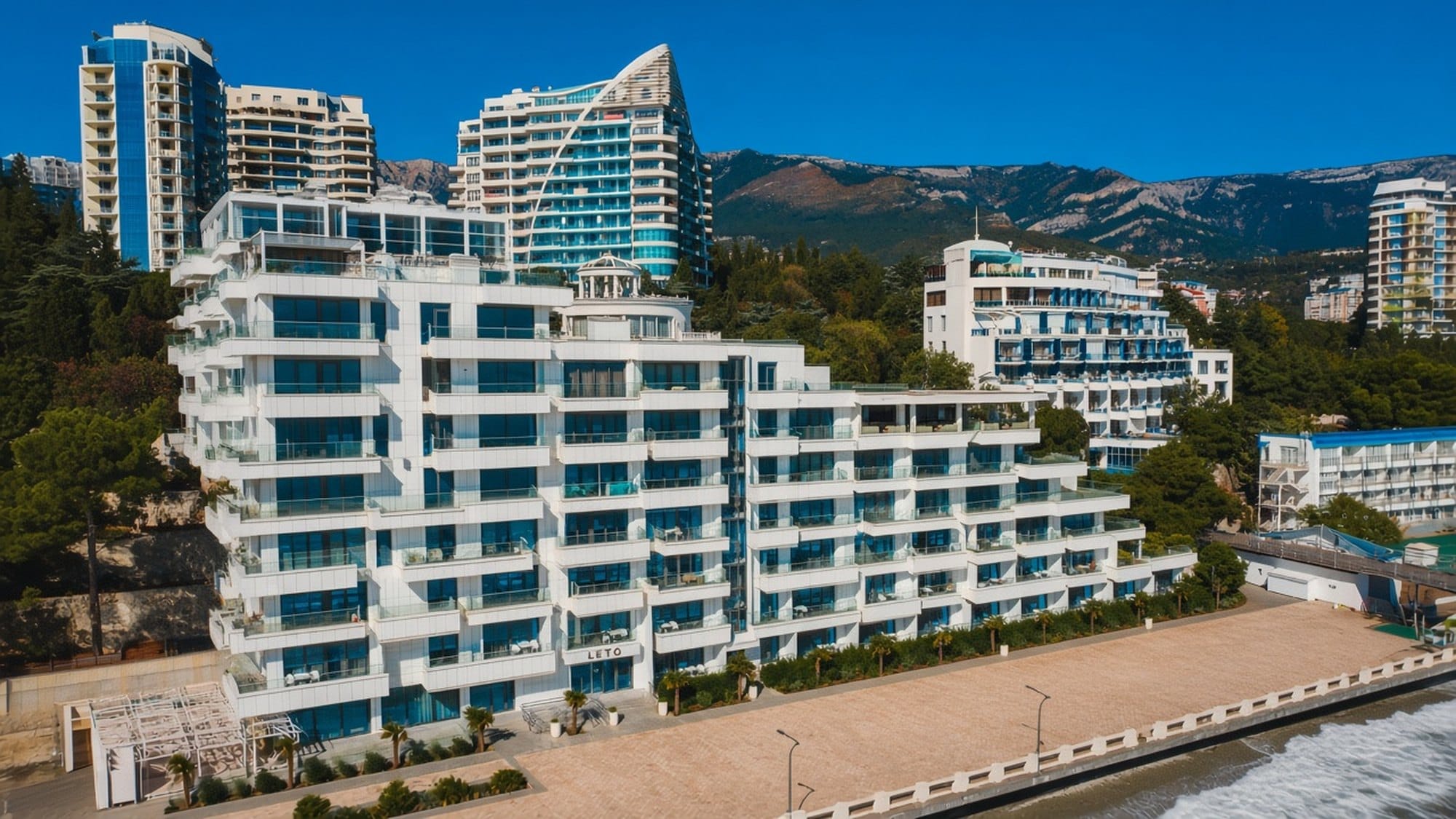 Лето, Ялта — 38–390 м²