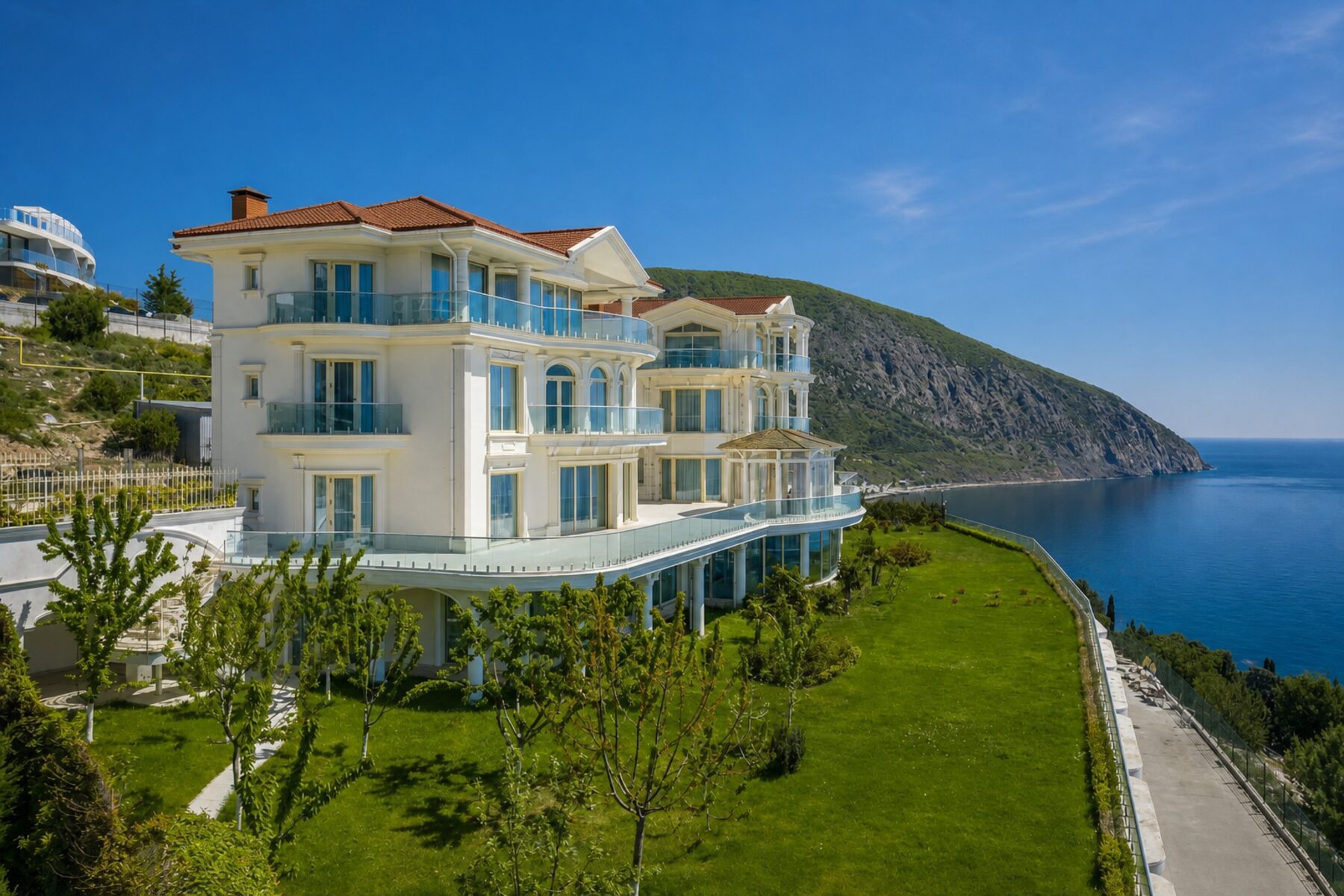 Дом 3000 м² в Гурзуфе, участок 52 сот.