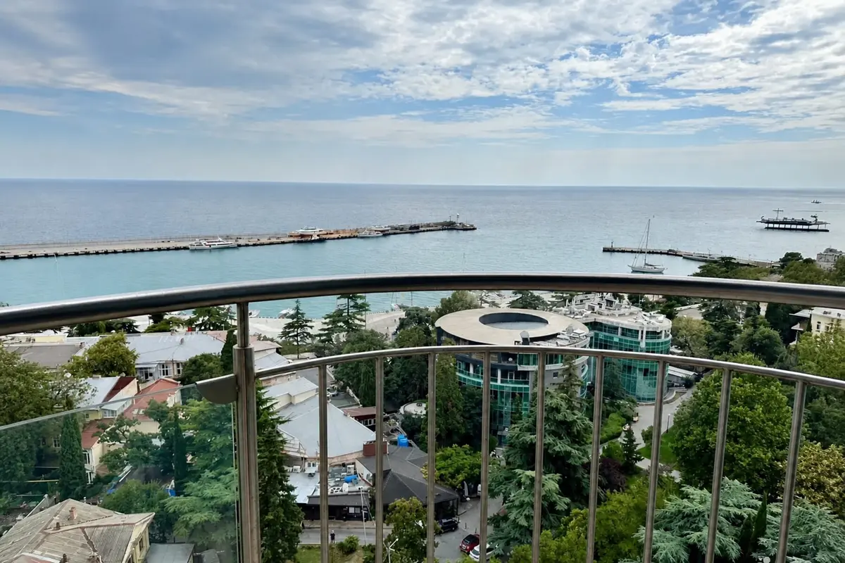 Двухкомнатная квартира в Ялте, 65 м²