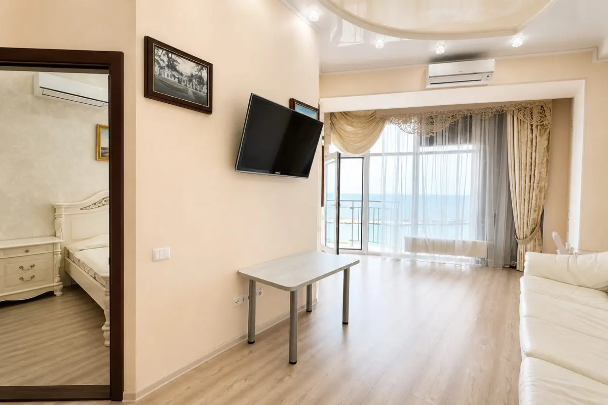 Двухкомнатная квартира в Ялте, 65 м²