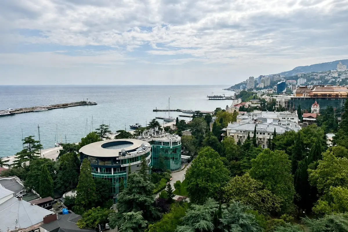Двухкомнатная квартира в Ялте, 65 м²
