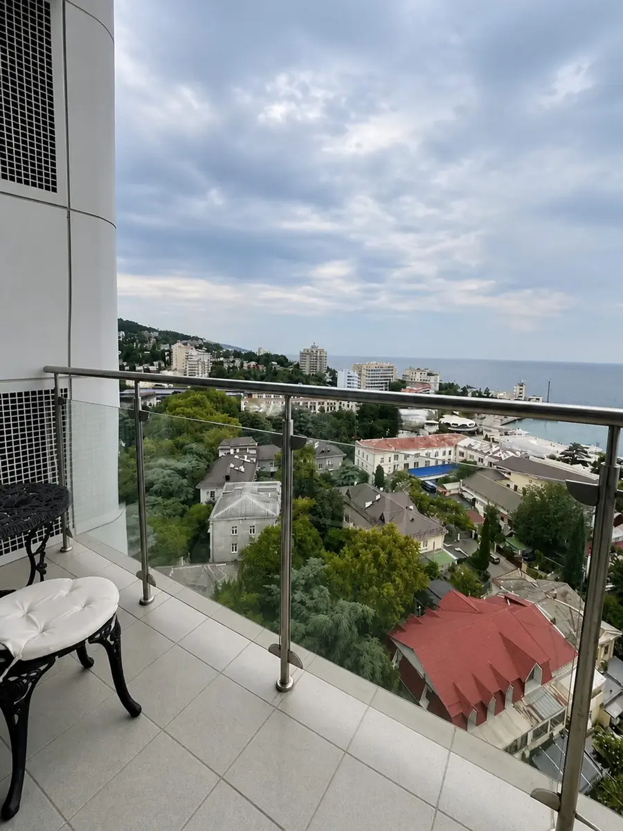 Двухкомнатная квартира в Ялте, 65 м²