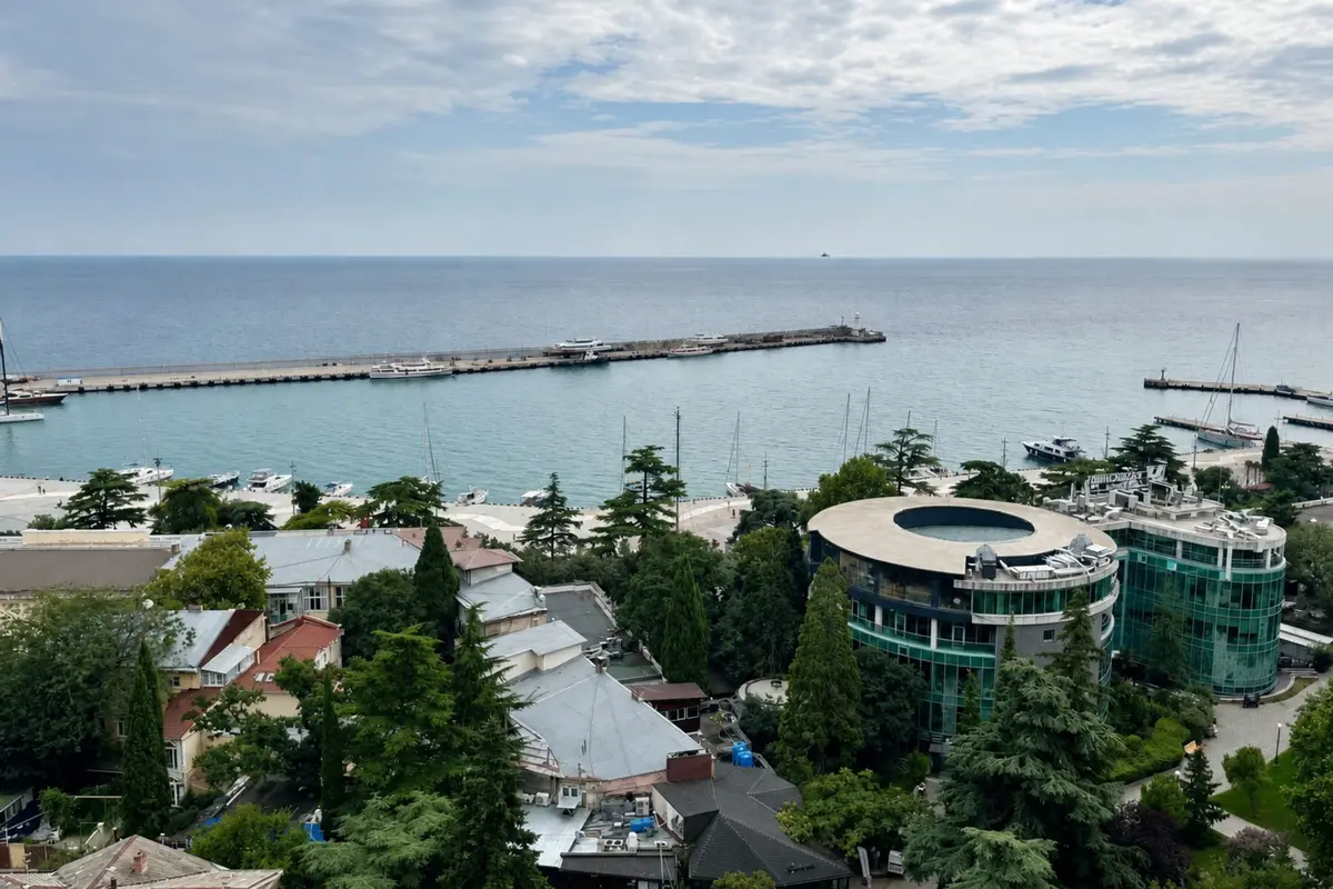 Двухкомнатная квартира в Ялте, 65 м²