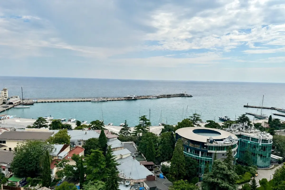 Двухкомнатная квартира в Ялте, 65 м²