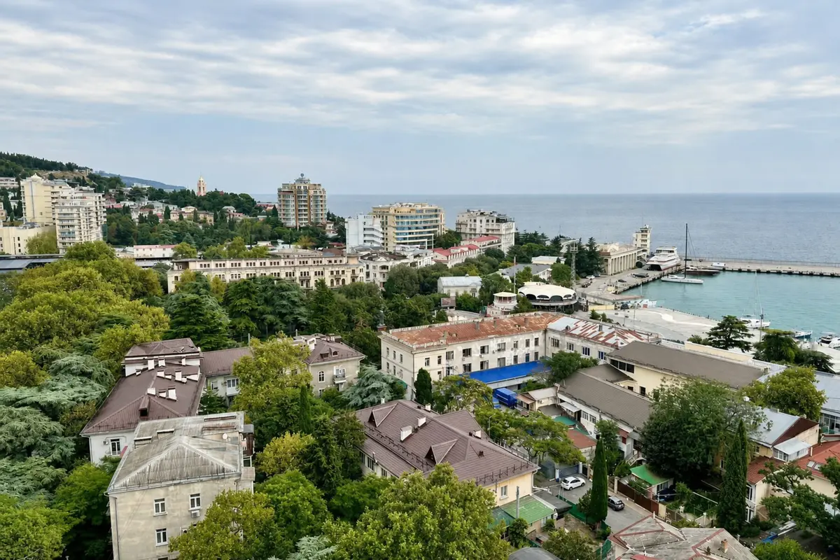Двухкомнатная квартира в Ялте, 65 м²