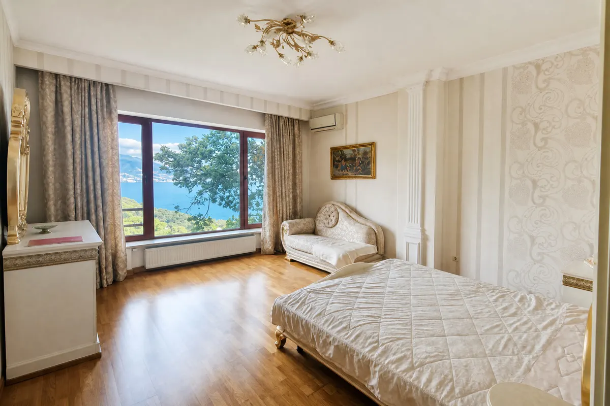 Таунхаус 330 м² в Ореанде, участок 1 сот.