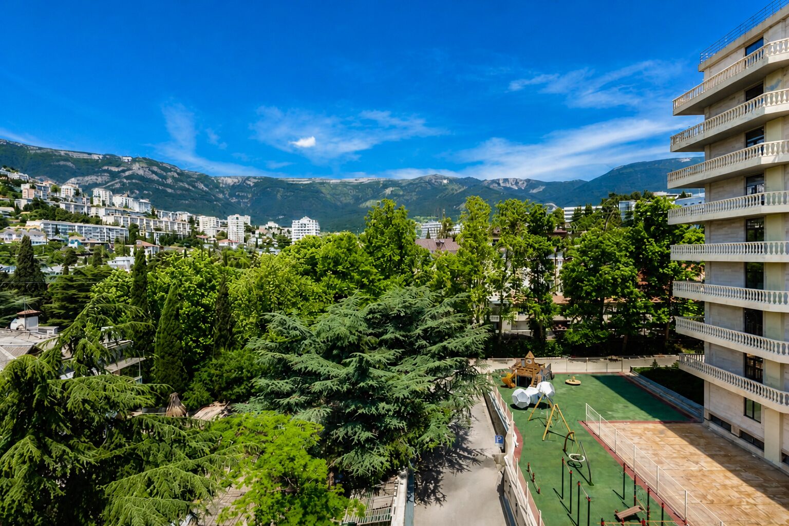 Двухкомнатная квартира в Ялте, 52 м²
