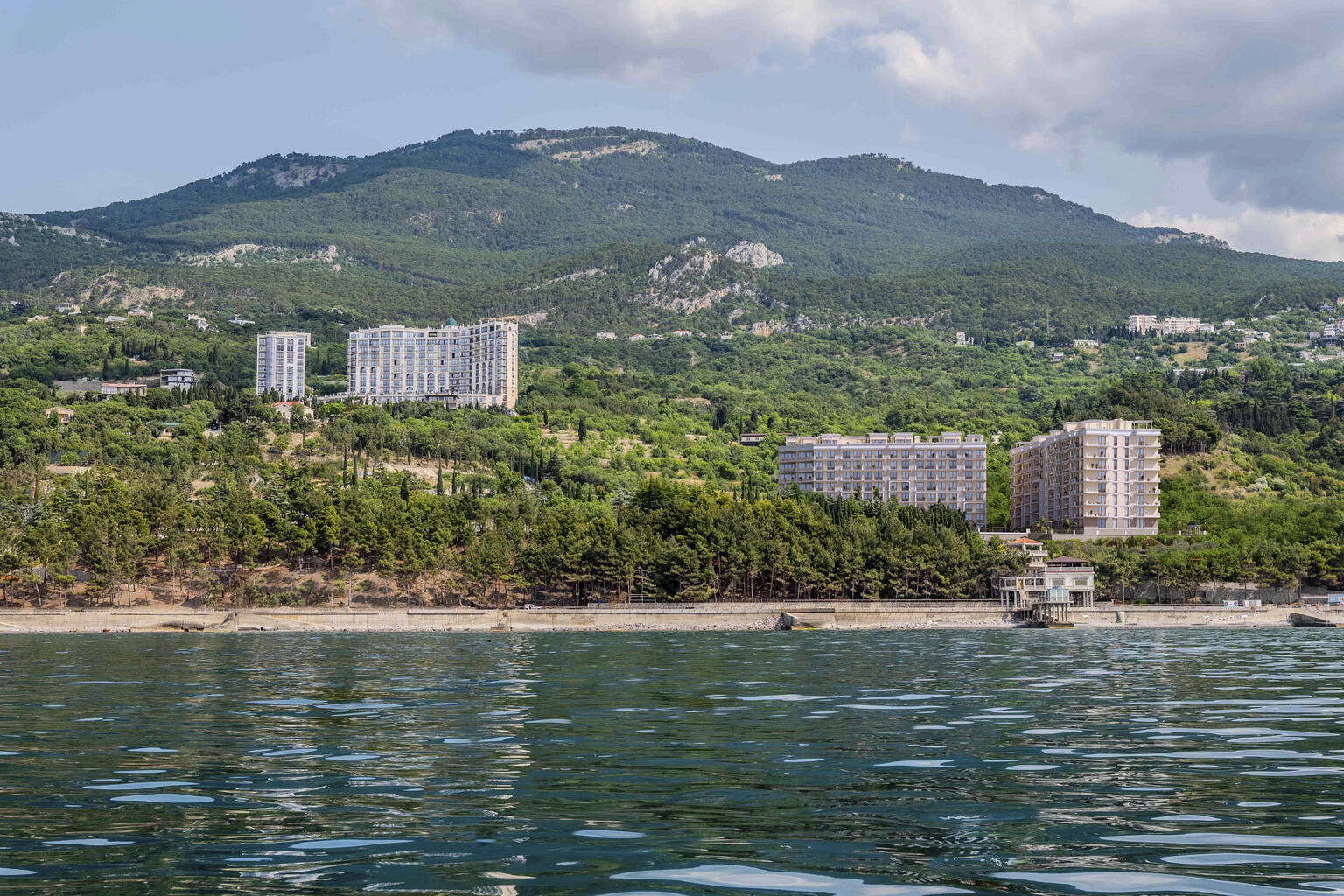 Трёхкомнатная квартира в Ялте, 117 м²