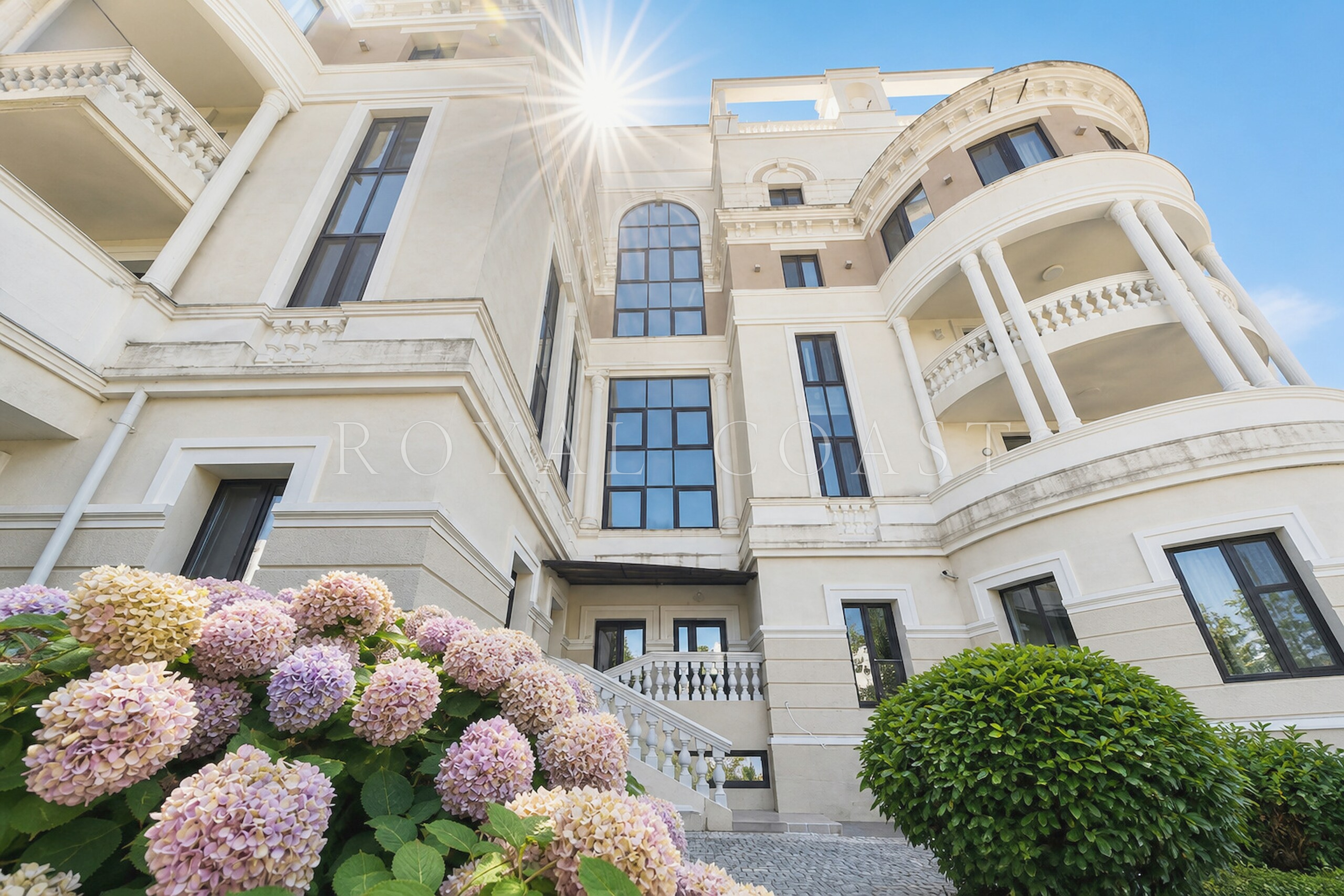 Двухкомнатная квартира в Ялте, 65.9 м²