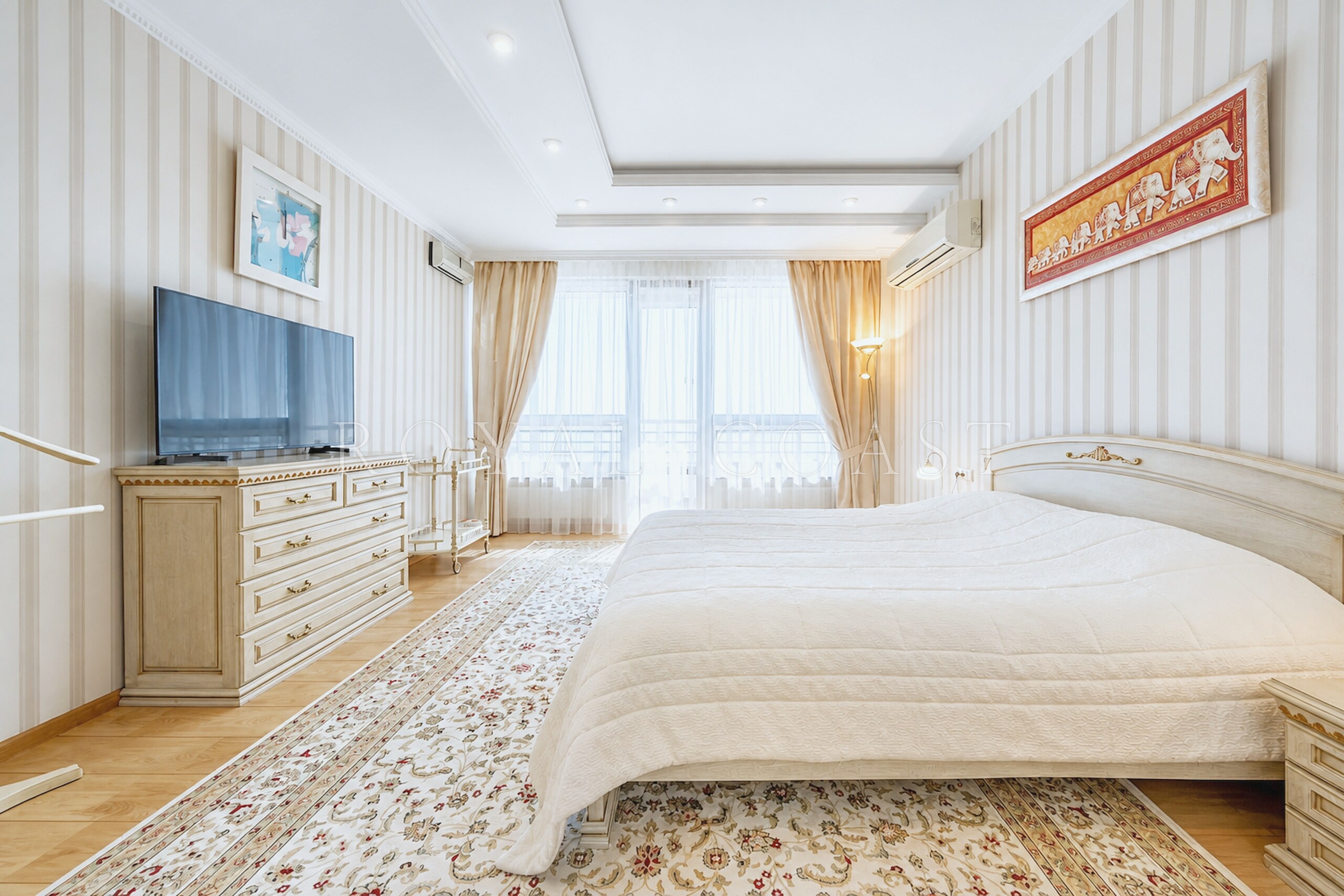 Трёхкомнатные апартаменты в Ялте, 140.7 м²