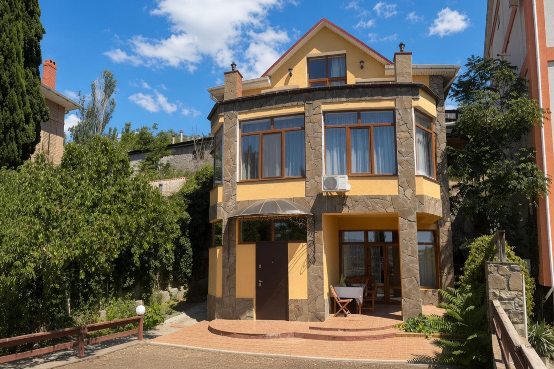 Дом 260 м² в Ялте, участок 4,8 сот.