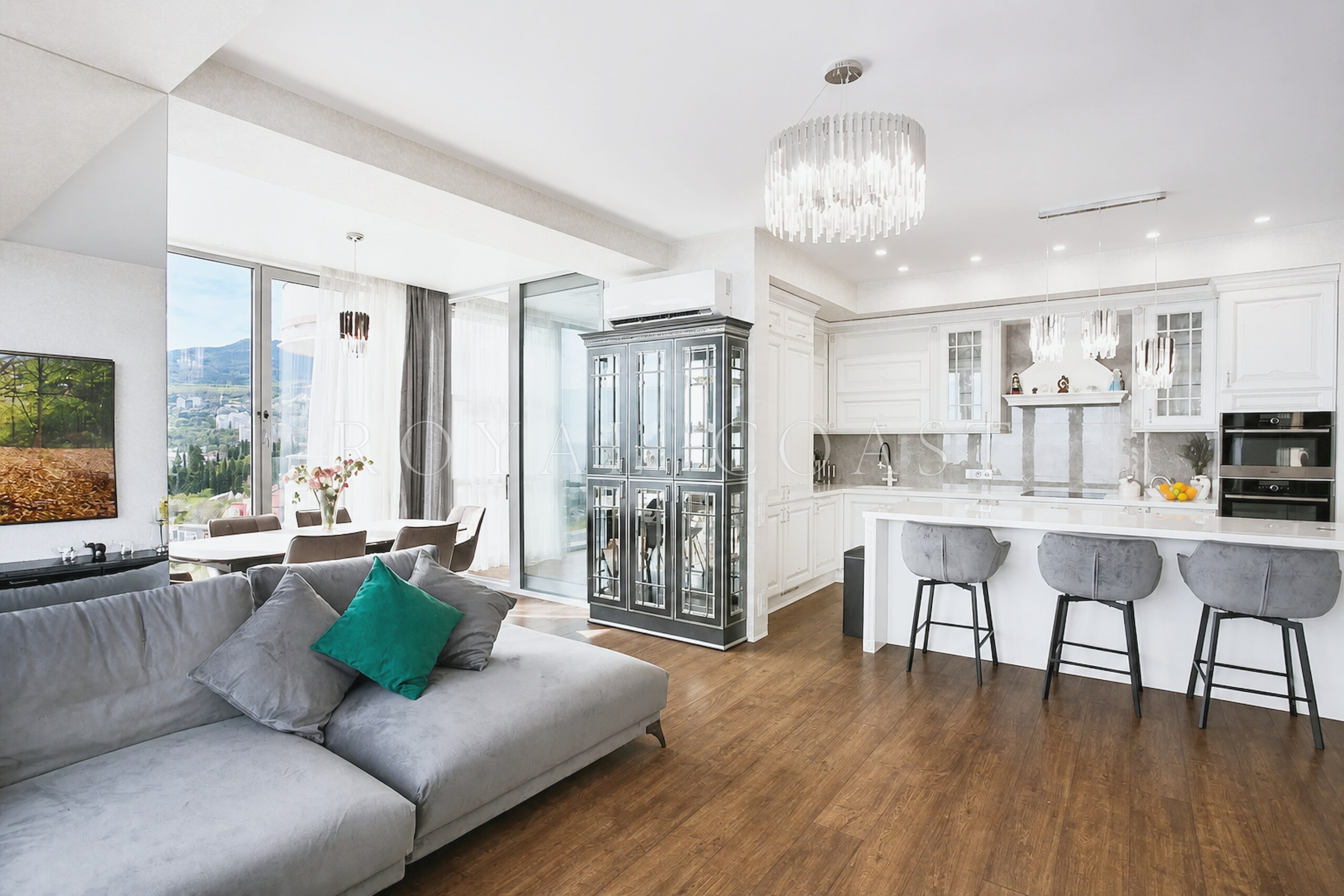 Четырёхкомнатная квартира в Ялте, 176 м² — фото 2