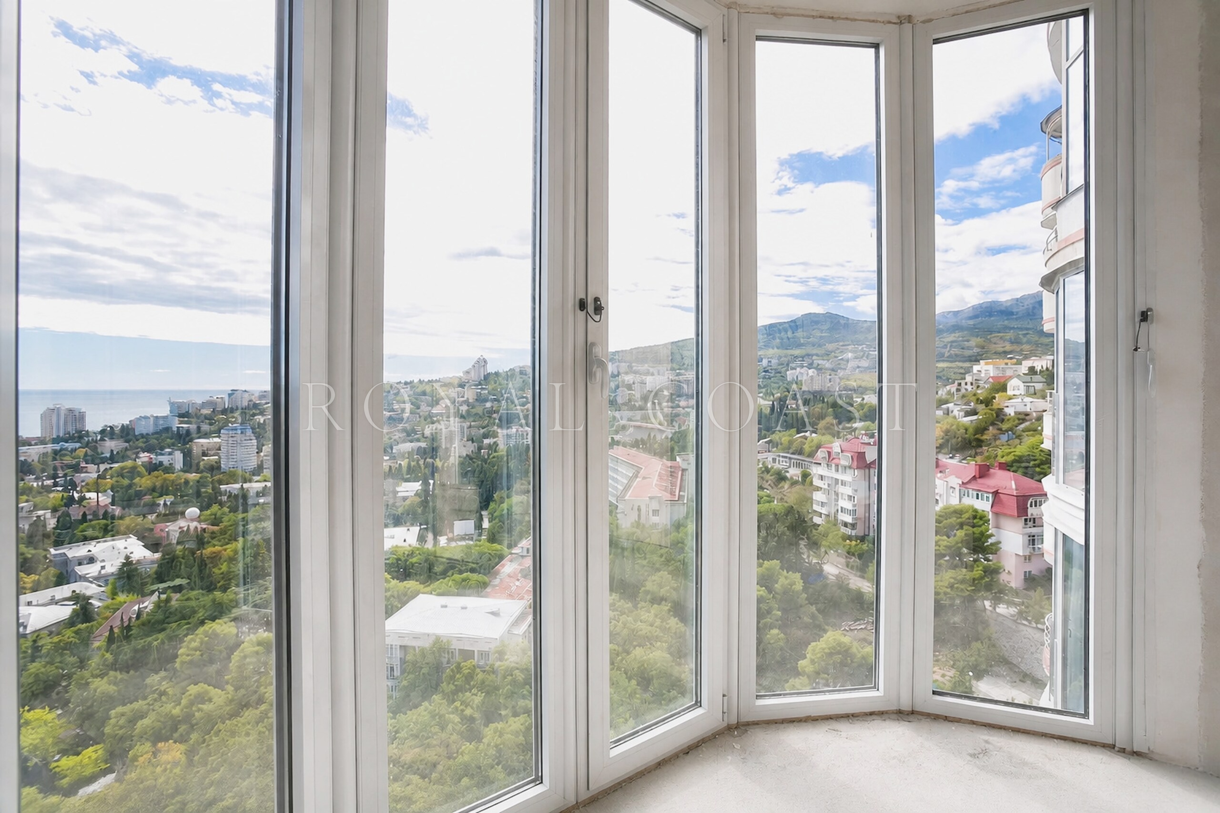 Четырёхкомнатная квартира в Ялте, 176 м² — фото 12