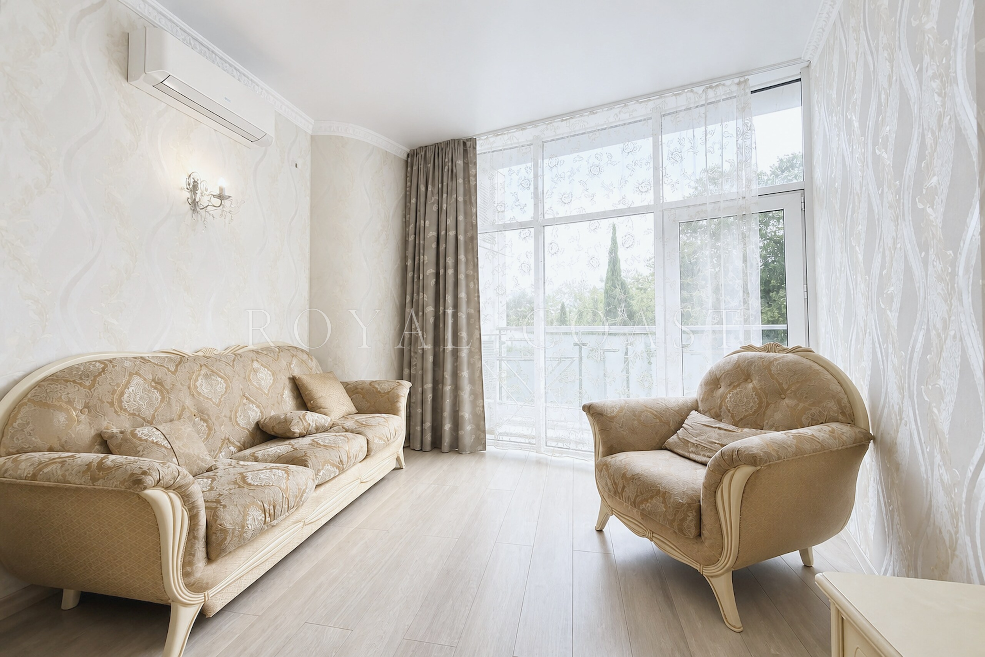 Трёхкомнатная квартира в Ялте, 90 м²