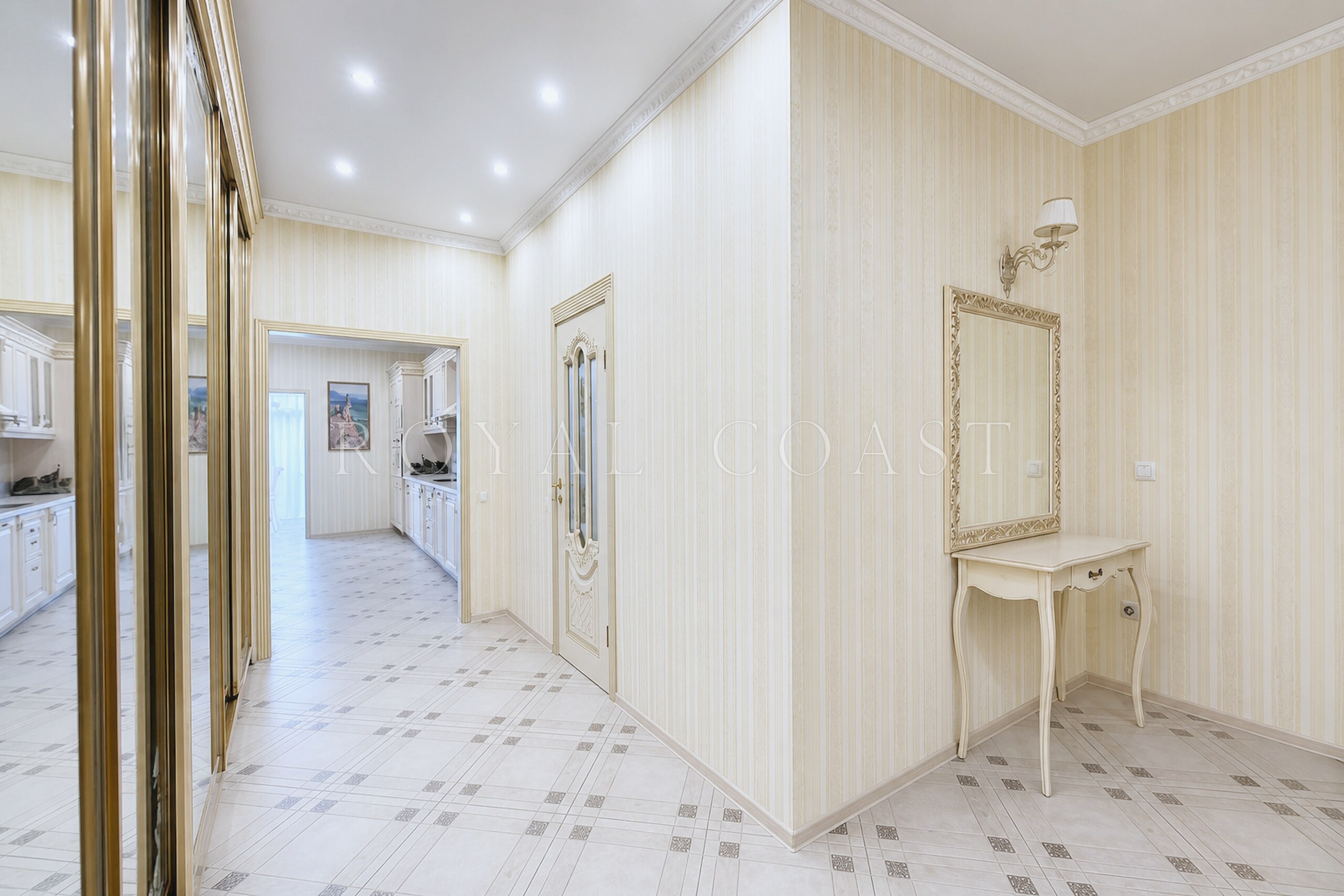 Трёхкомнатная квартира в Ялте, 90 м² — фото 16